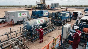 Servicios de medición a pozos Well Testing mediante equipos especializados para monitoreo de presión, temperatura y caudal en instalaciones petroleras.